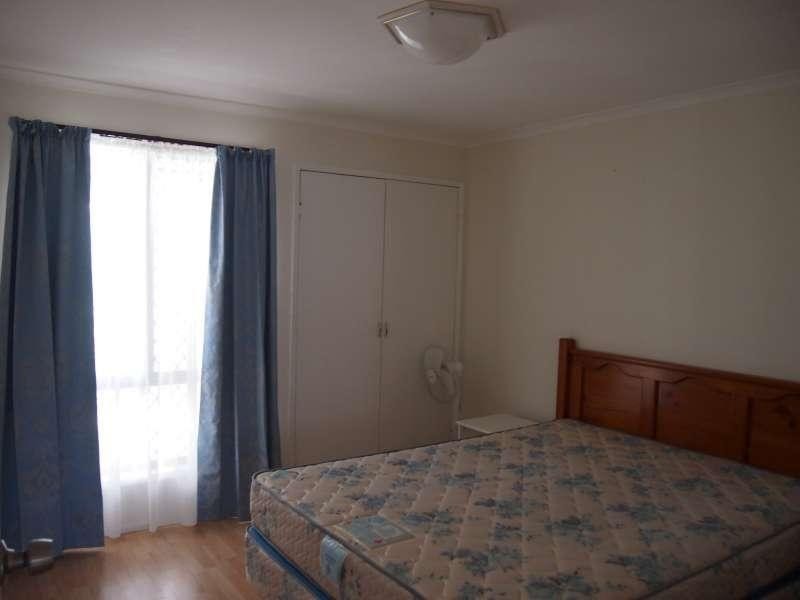 2/165 Olsen Avenue, Labrador QLD 4215