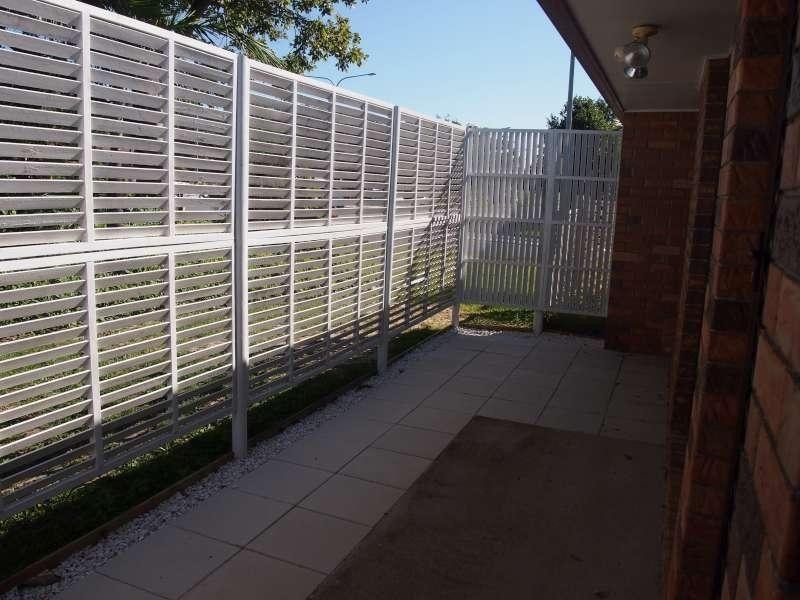 2/165 Olsen Avenue, Labrador QLD 4215