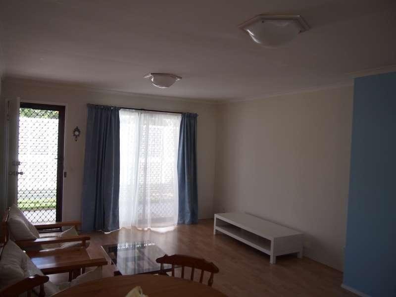 2/165 Olsen Avenue, Labrador QLD 4215