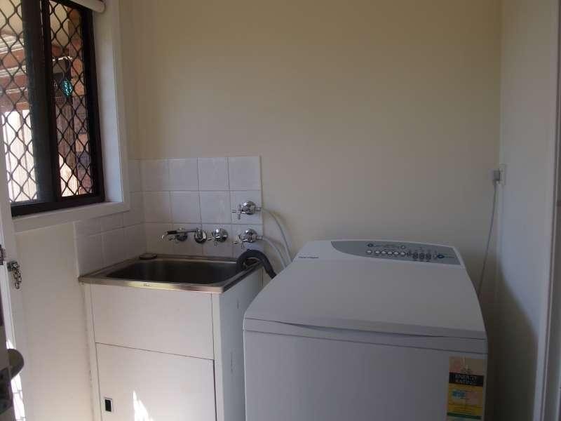 2/165 Olsen Avenue, Labrador QLD 4215