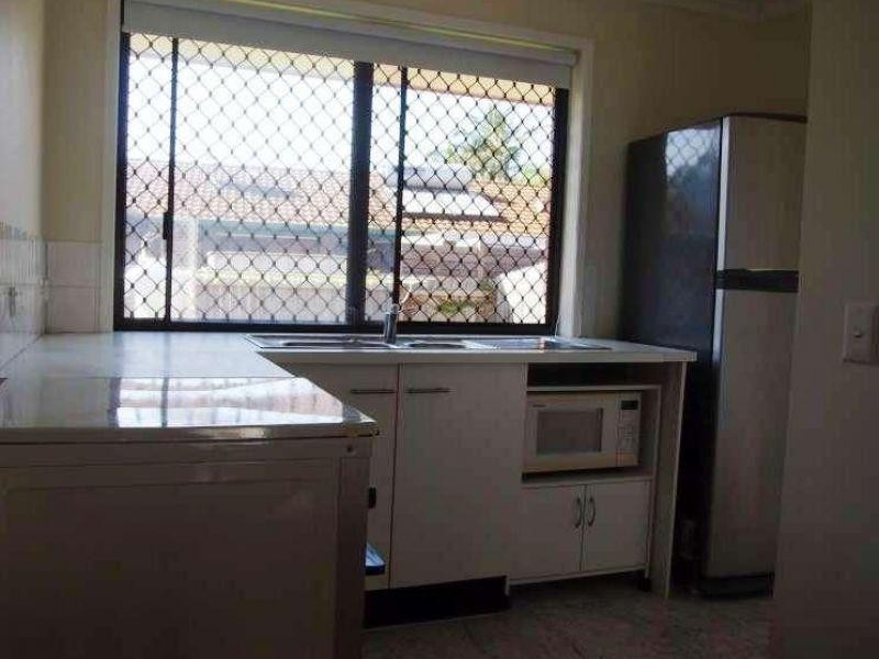 2/165 Olsen Avenue, Labrador QLD 4215