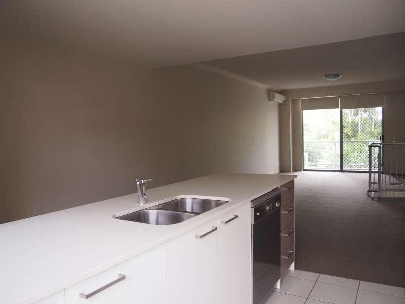 18/12 Bayview Street, Runaway Bay QLD 4216