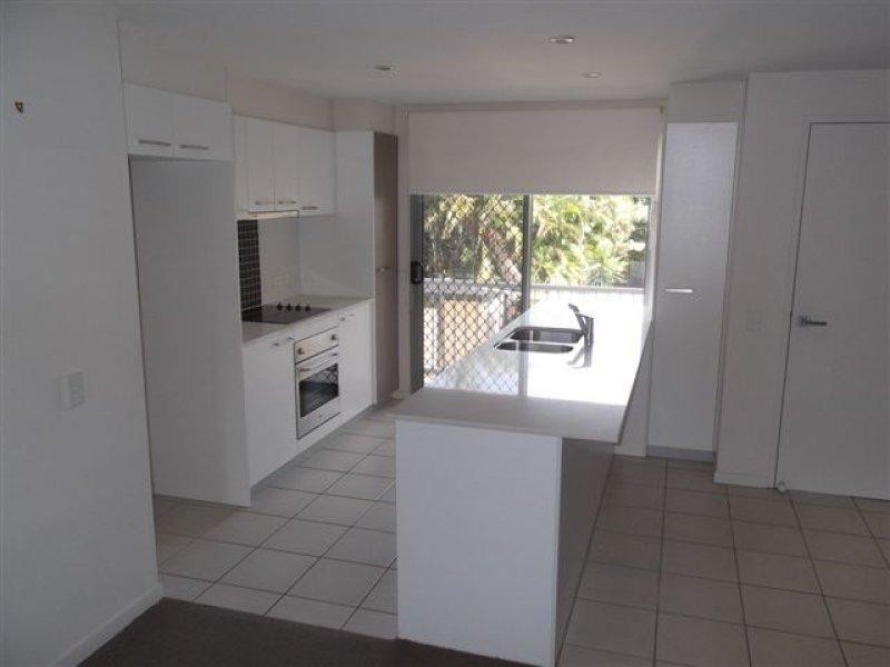 18/12 Bayview Street, Runaway Bay QLD 4216