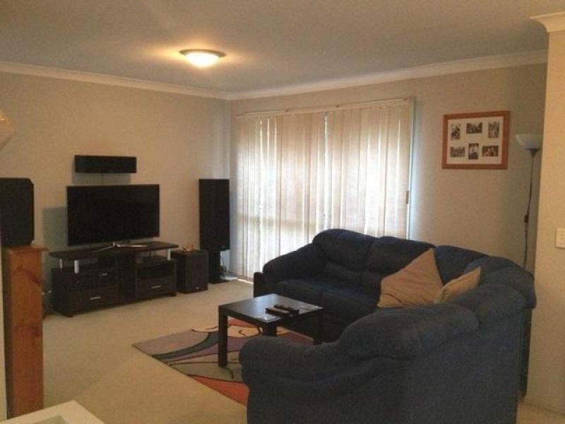 2/110 Greenacre Drive, Parkwood QLD 4214