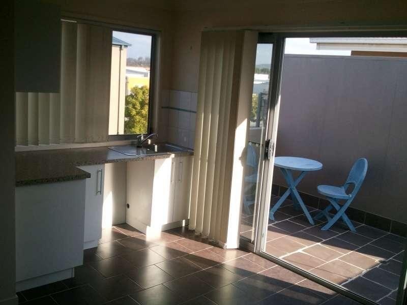 3C/20 Tourangeau Crescent, Varsity Lakes QLD 4227