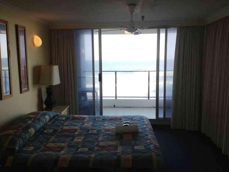 11/20 Old Burleigh Road, Broadbeach QLD 4218