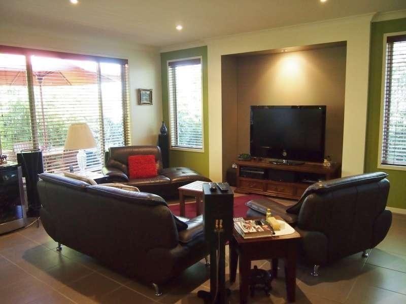 11 Yamba Street, Pacific Pines QLD 4211