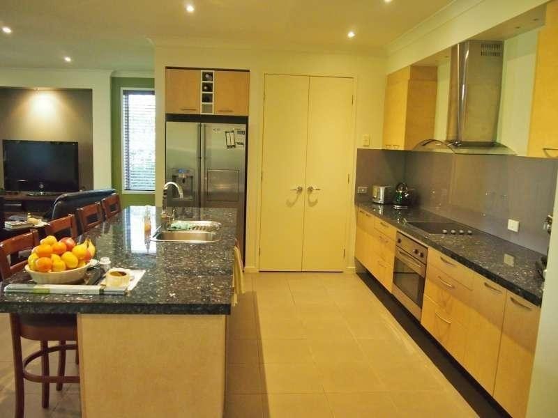 11 Yamba Street, Pacific Pines QLD 4211