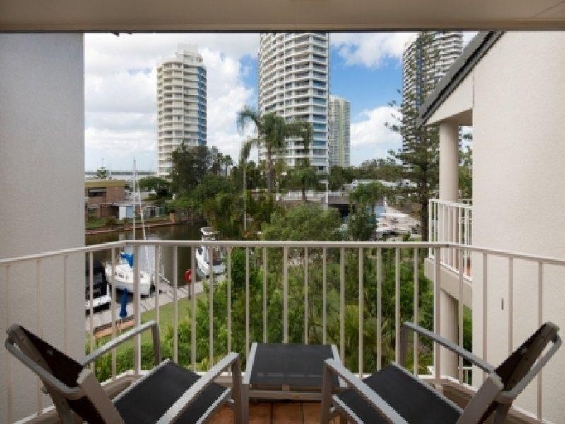 50/37 Bayview Street, Runaway Bay QLD 4216