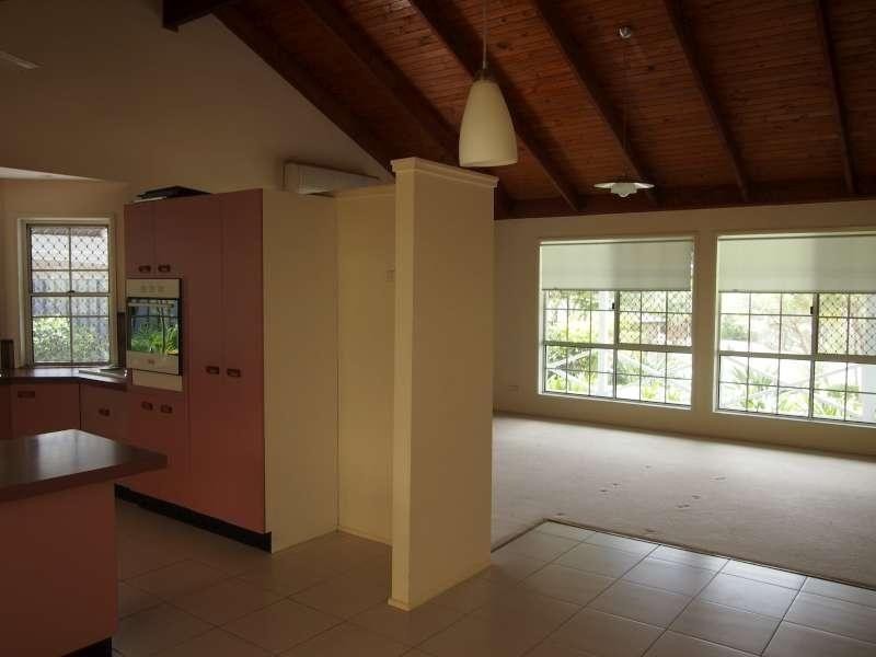 6 Cobram Place, Helensvale QLD 4212