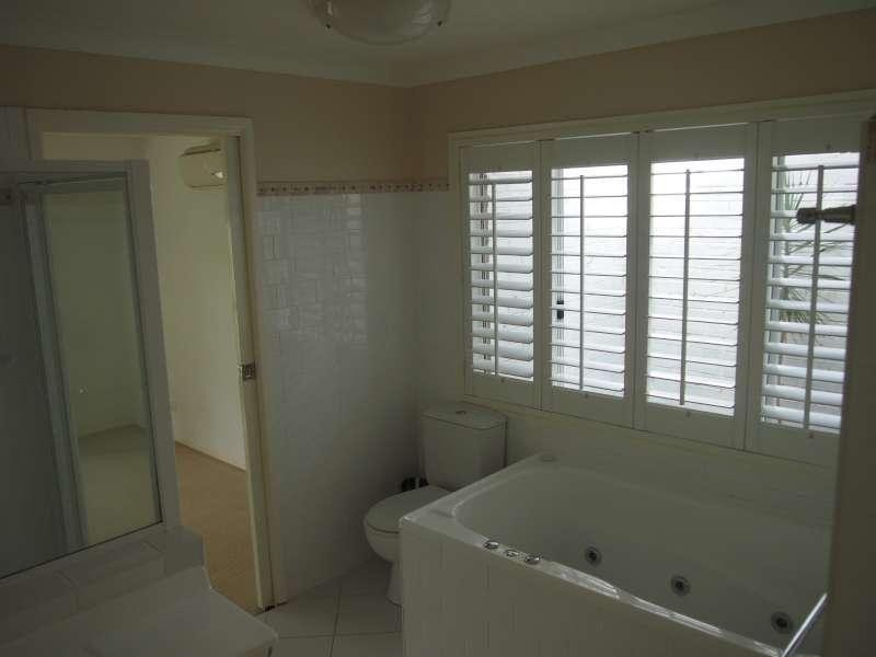 6 Cobram Place, Helensvale QLD 4212