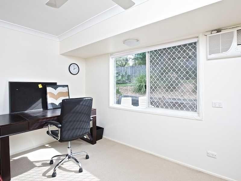 6 Cobram Place, Helensvale QLD 4212