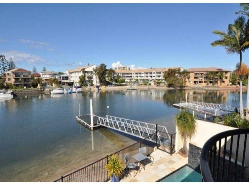 1/48 Vaggelas Crescent, Biggera Waters QLD 4216
