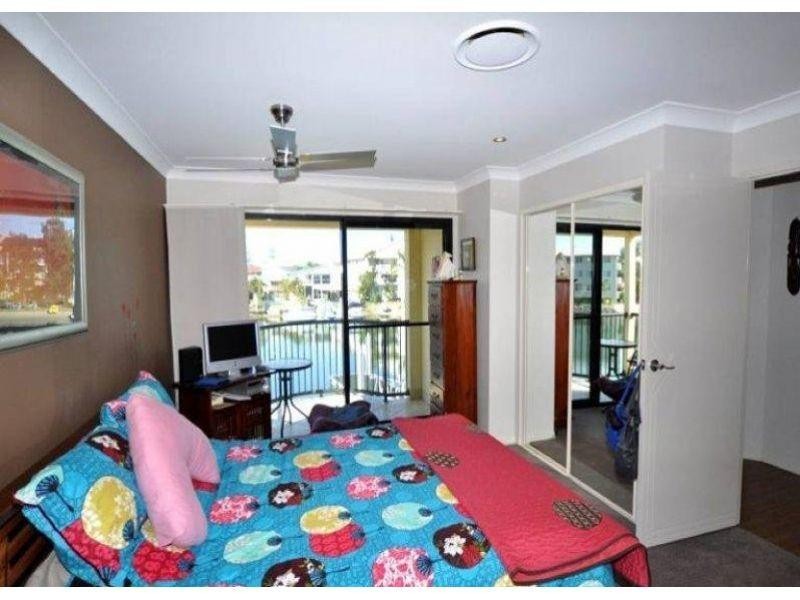 1/48 Vaggelas Crescent, Biggera Waters QLD 4216