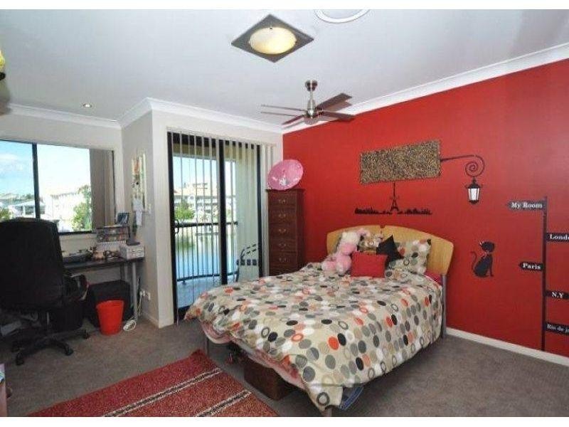 1/48 Vaggelas Crescent, Biggera Waters QLD 4216