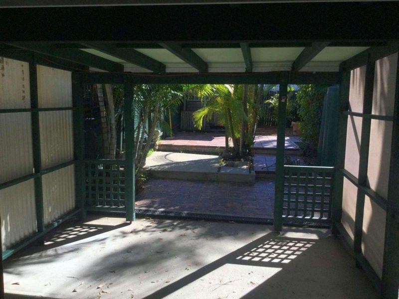 2/9 Shillito Street, Southport QLD 4215