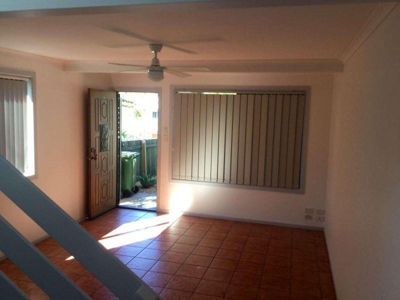 2/9 Shillito Street, Southport QLD 4215