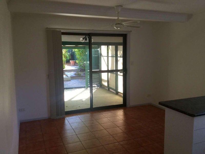 2/9 Shillito Street, Southport QLD 4215