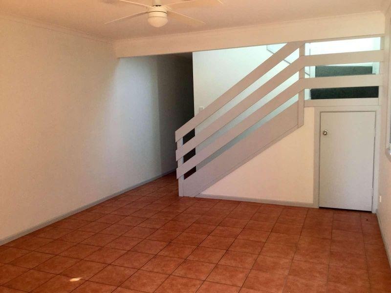 2/9 Shillito Street, Southport QLD 4215