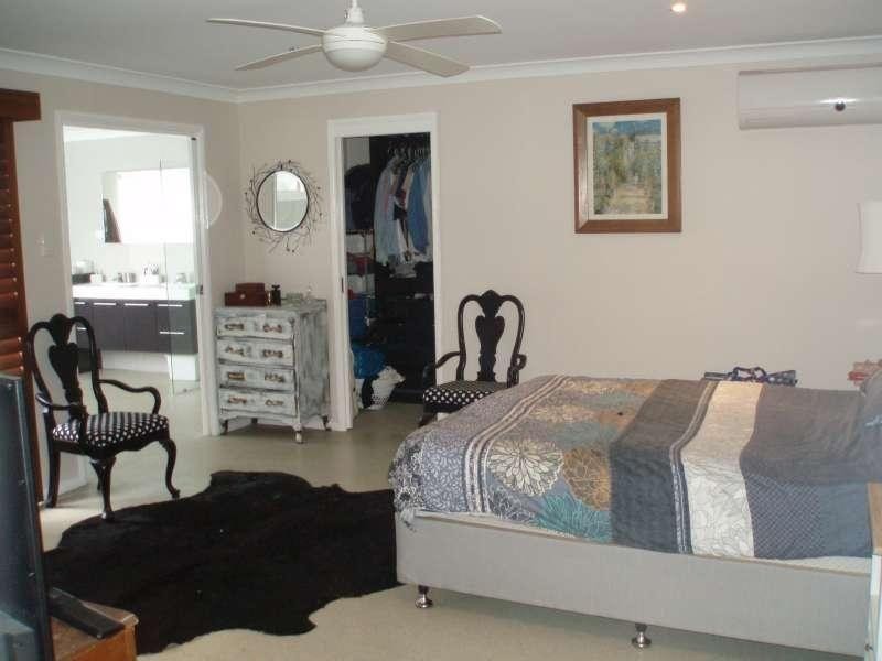 19 Pinemount Crescent, Oxenford QLD 4210