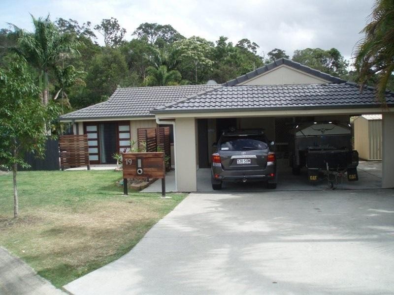 19 Pinemount Crescent, Oxenford QLD 4210