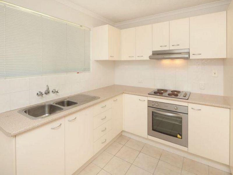 4/14 Central Street, Labrador QLD 4215