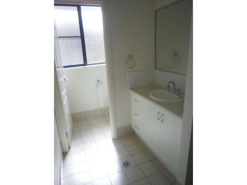 9 Reynolds Avenue, Labrador QLD 4215