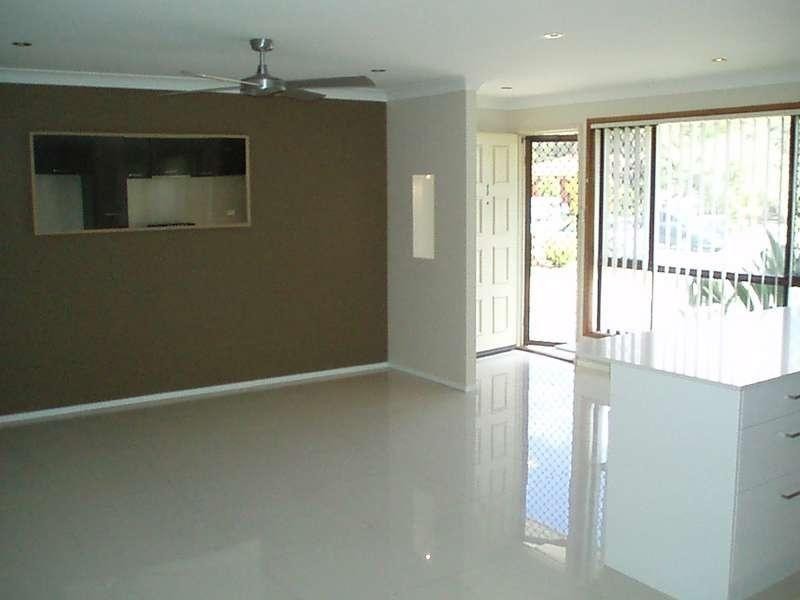 1/8 Burwood Court, Labrador QLD 4215