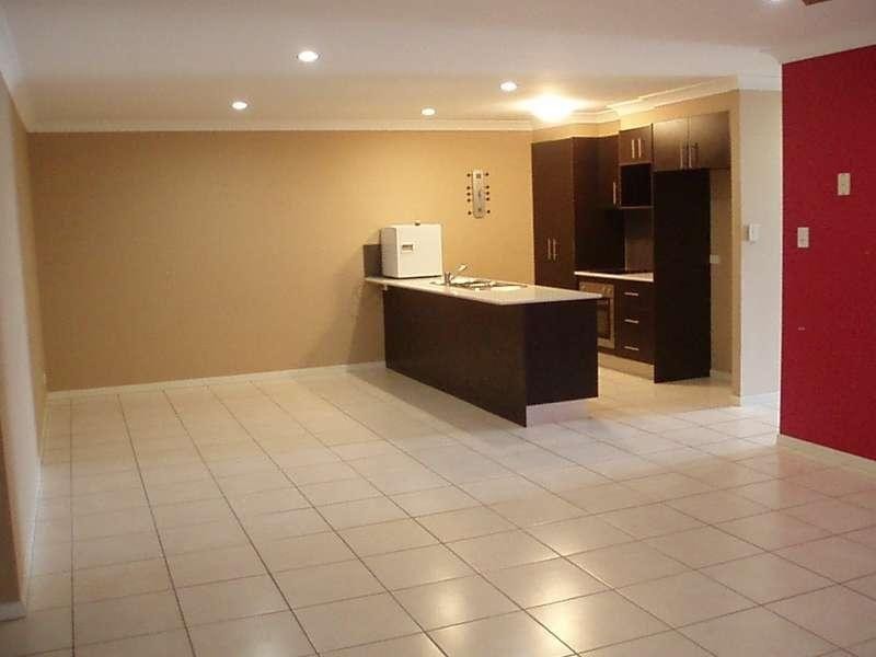 2/24 Bluetail Crescent, Upper Coomera QLD 4209
