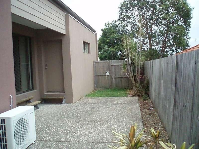 2/24 Bluetail Crescent, Upper Coomera QLD 4209