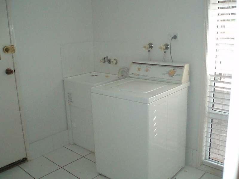 2 Nature Valley Court, Tallai QLD 4213