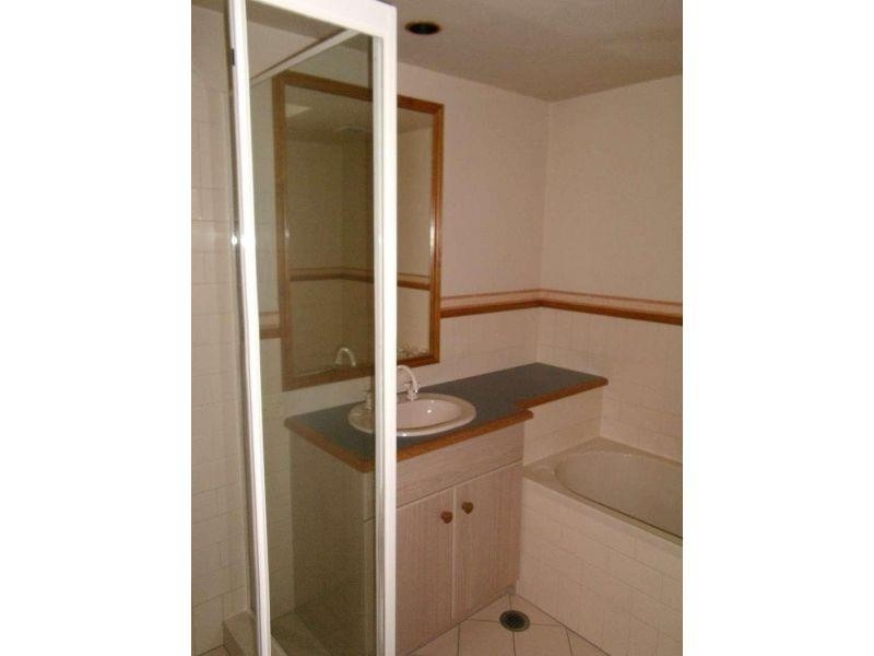 8/18 Jennifer Avenue, Runaway Bay QLD 4216