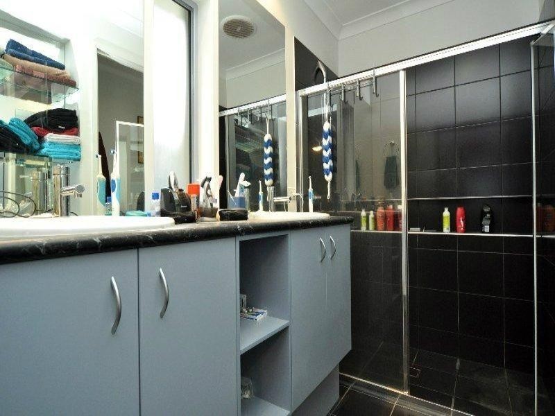 18 Settlers Avenue, Upper Coomera QLD 4209