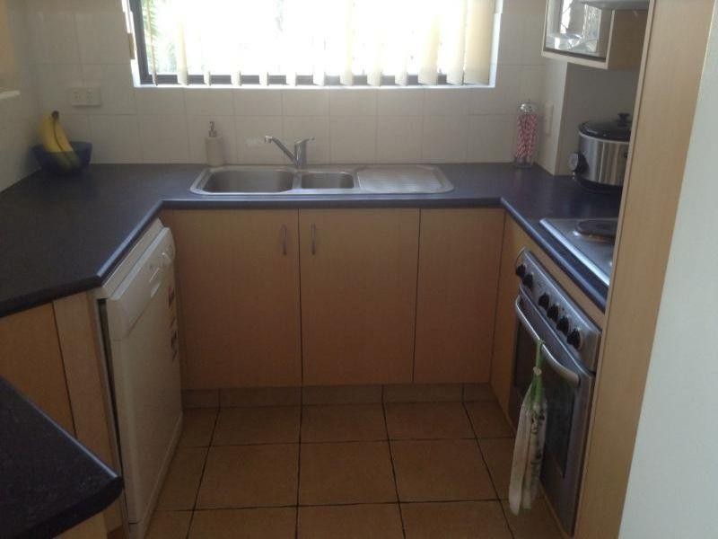 2/6 White Street, Southport QLD 4215