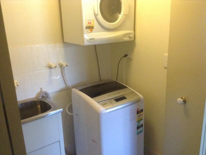 2/6 White Street, Southport QLD 4215