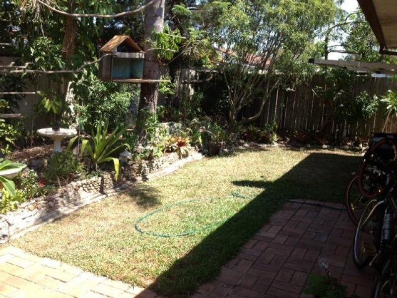 1/5 Kangaroo Avenue, Coombabah QLD 4216