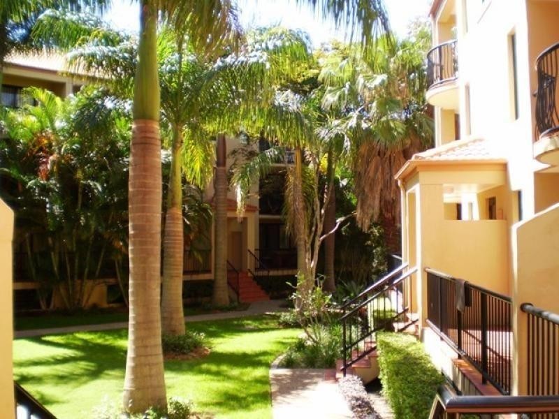 2/61 North Street, Southport QLD 4215