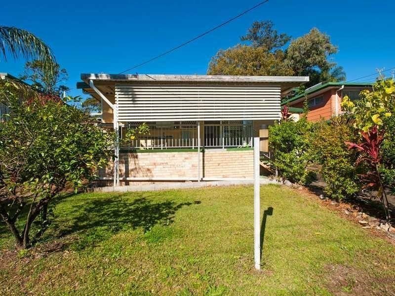18 Warana Avenue, Southport QLD 4215