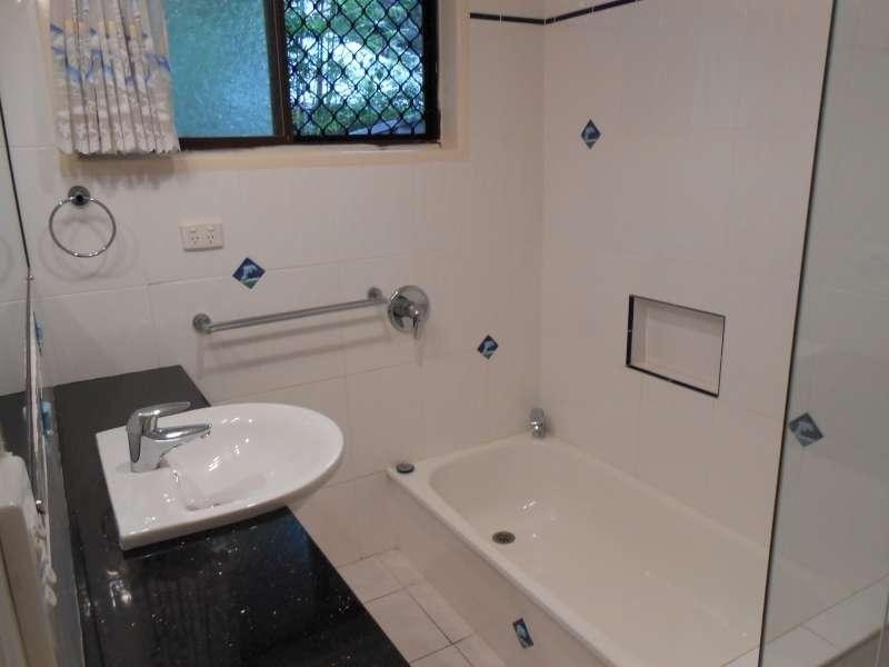 4 Sun Valley Drive, Ashmore QLD 4214