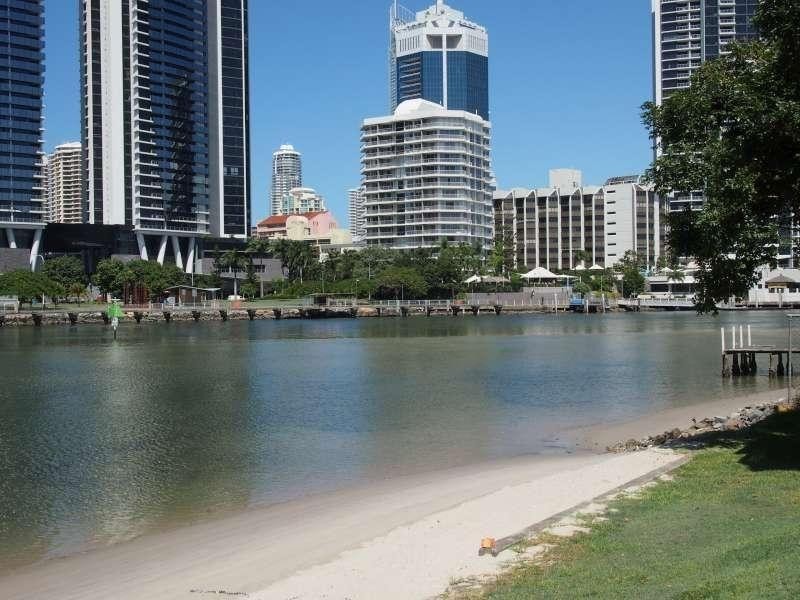 11/29 Tarcoola Crescent, Surfers Paradise QLD 4217