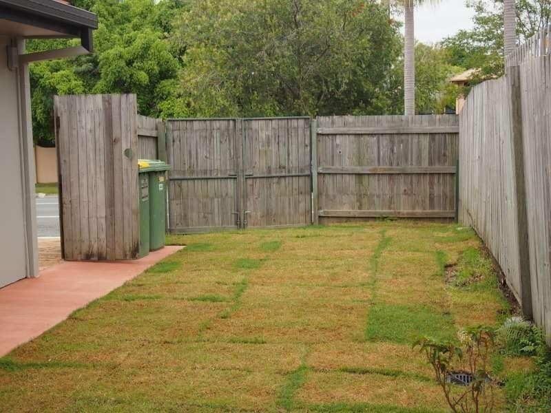 2/197 Central Street, Labrador QLD 4215