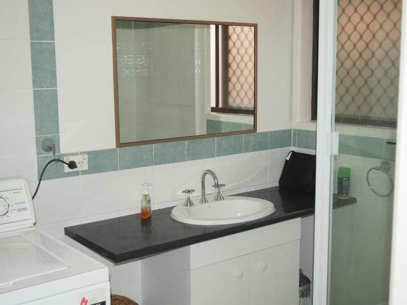 2/197 Central Street, Labrador QLD 4215