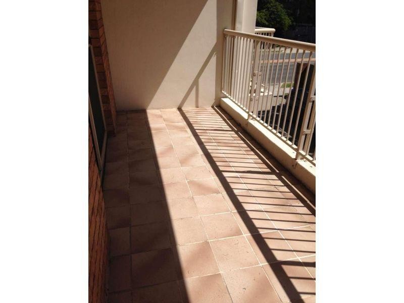 2/157 Frank Street, Labrador QLD 4215