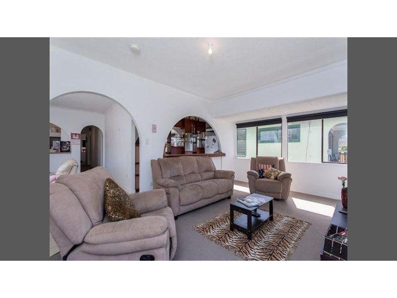 2/2044 Gold Coast Highway, Miami QLD 4220