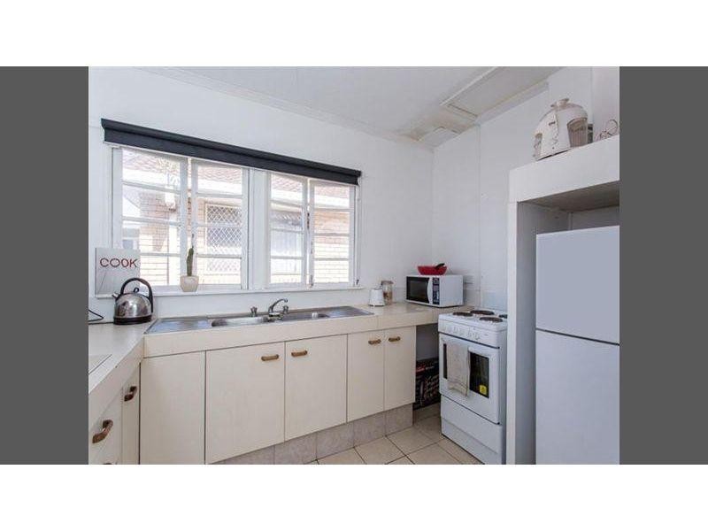 2/2044 Gold Coast Highway, Miami QLD 4220