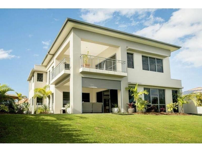 1677 Riverdale Drive, Hope Island QLD 4212