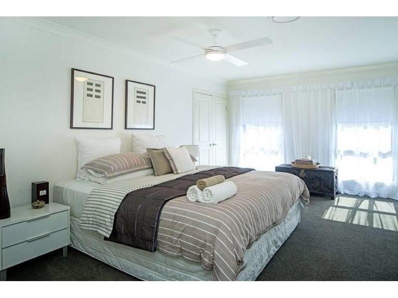 1677 Riverdale Drive, Hope Island QLD 4212