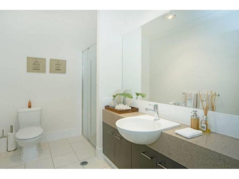 1677 Riverdale Drive, Hope Island QLD 4212