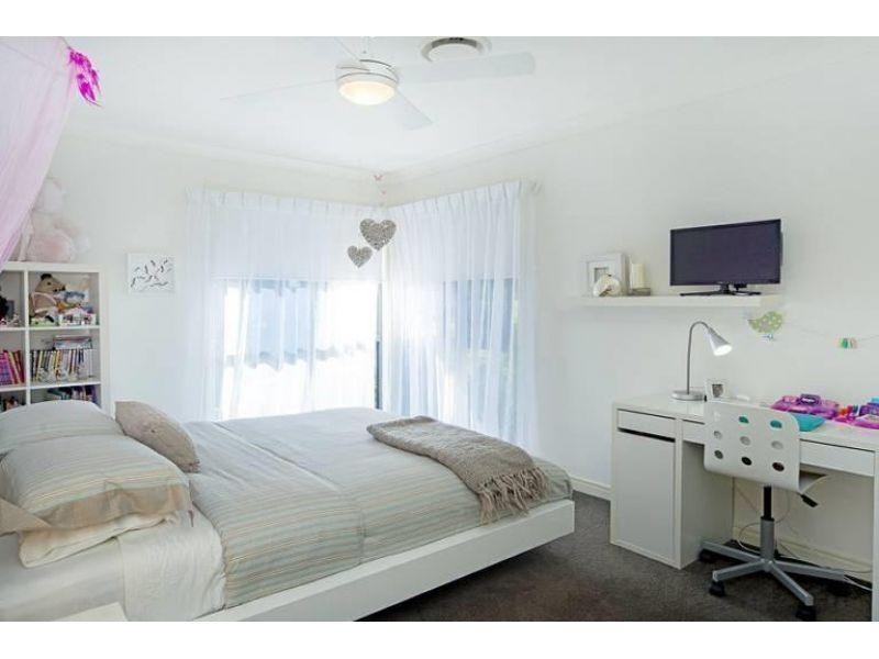 1677 Riverdale Drive, Hope Island QLD 4212