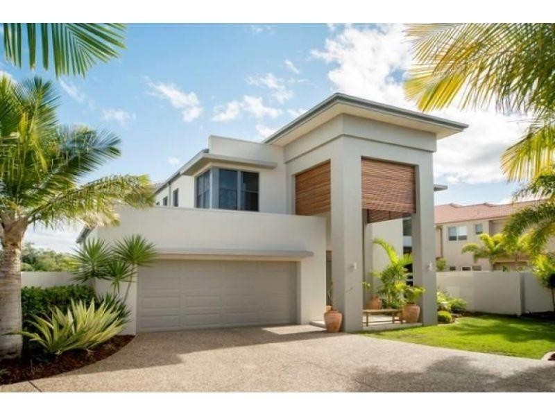 1677 Riverdale Drive, Hope Island QLD 4212